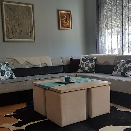 Emili شقة موستار